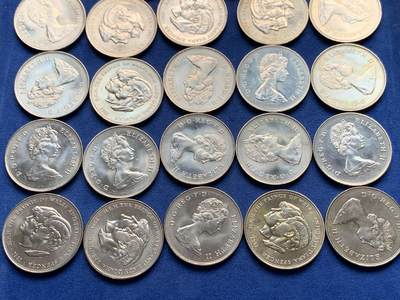 《竞宝斋》第430场 周日，周一，周二 3场连拍 （全场包邮） 22枚一组 英国克朗型纪念币 保存得不错 细节见图