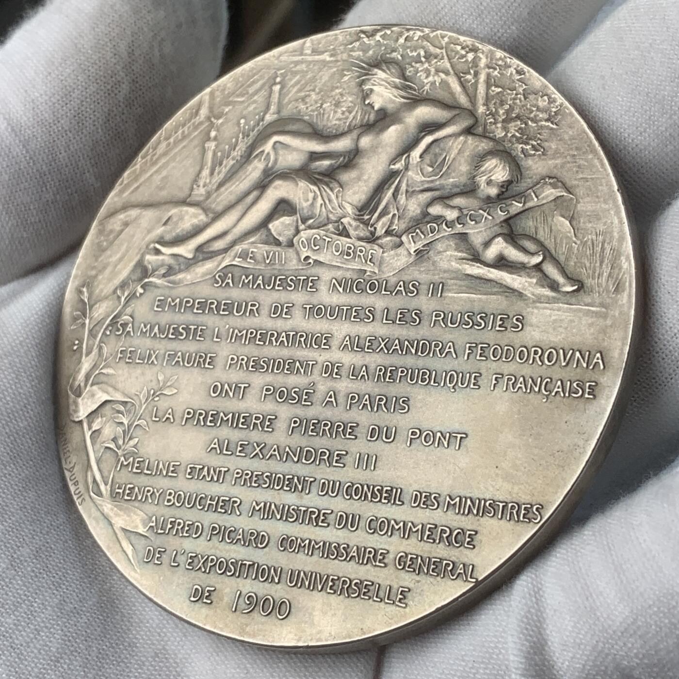 掌中浮雕-藏着的欧洲第038场 1900年法国亚历山大三世大桥揭幕镀银铜章, 70mm，Daniel-Dupuis 雕刻，原盒（原盒变形，不能完全扣住）