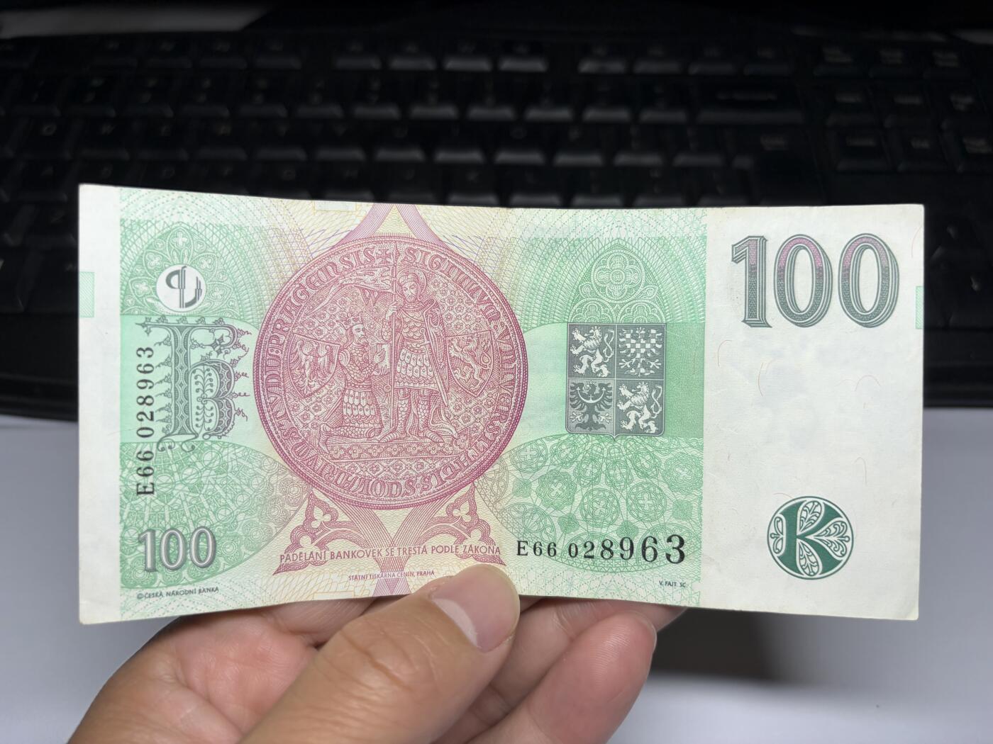 2025年集古藏今外币拍卖第九期-第10场—（总第280拍-纸币专场），本期拍完结算一次，发货时间2-3天，休息几天后继续新的一期拍卖。 1997年捷克100克朗