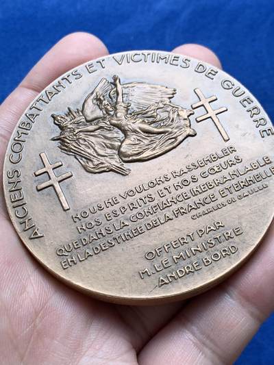 《竞宝斋》第430场 周日，周一，周二 3场连拍 （全场包邮） 法国国家退伍军人事务部纪念铜章 171.7克 67.7mm 丰饶角铜标