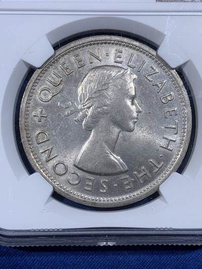 《竞宝斋》第430场 周日，周一，周二 3场连拍 （全场包邮） NGC MS64 罗德西亚1953年1克朗银币，Gem BU的品相，底板光滑如丝绸，历史给它披上一层淡淡的灰色包浆，更显韵味