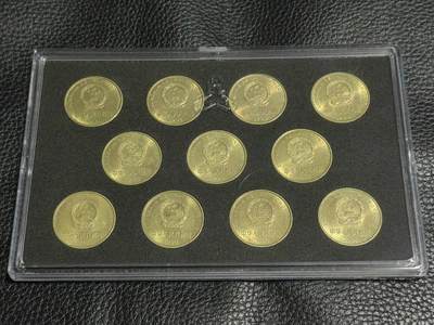 洪涛臻品批发群 精选邮票限时拍卖第1319期  91－01梅花五角套装，（起步价为单套价），《光品品相套币》《光线比较强，原汁原味无养护非常漂亮》，荷花五角马上退市，梅花五角更具收藏潜力，喜欢的老板注意囤货，单套包邮            《  需要不止一套的老板也可以直接联系我  》