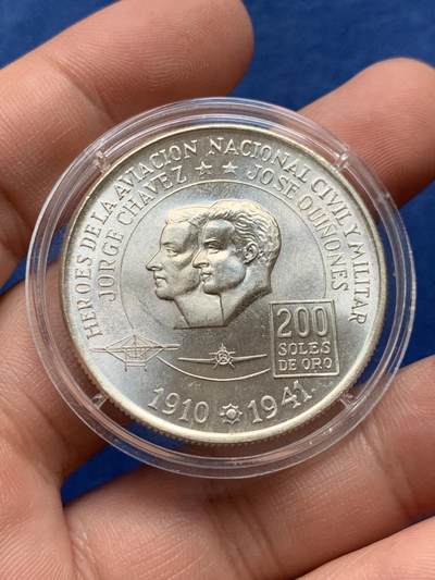 《竞宝斋》第430场 周日，周一，周二 3场连拍 （全场包邮） 秘鲁1975年航空英雄-查韦斯和基诺内斯银币，22克，800银，整体粉光。