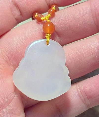 【旋风钱币】10月25日19:00准时开拍 精美欧洲币章、第三帝国钱币、精美项链等 全场包邮 精美项链吊坠2条 弥勒佛+玉璧 吊坠直径均为30MM 需要任何数据请私信