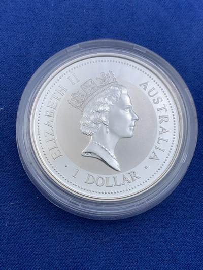 《竞宝斋》第430场 周日，周一，周二 3场连拍 （全场包邮） 澳大利亚1997年笑翠鸟金凤镶嵌银币，含纯银1盎司，镶嵌0.5克黄金，发行2万枚，金银价飞涨，值得入手