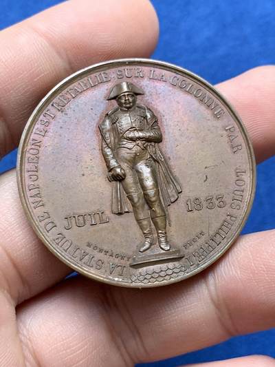 《竞宝斋》第430场 周日，周一，周二 3场连拍 （全场包邮） 1833年铜质纪念章 · 旺多姆圆柱拿破仑像重立纪念 光边原铸章 好品 保存极好 带盒 28.2克 41.2mm
