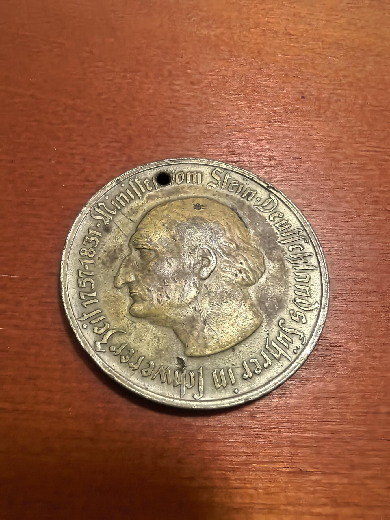长老汇蛇年精选第六十五场拍卖 1923德紧威斯特伐利亚斯坦伯爵马币5千万马克镀金币，12点方向有打孔