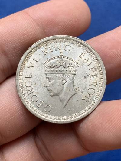 《竞宝斋》第430场 周日，周一，周二 3场连拍 （全场包邮） 印度1945年乔治六世1卢比银币，未使用品，国内好品也越来越少见的品种。