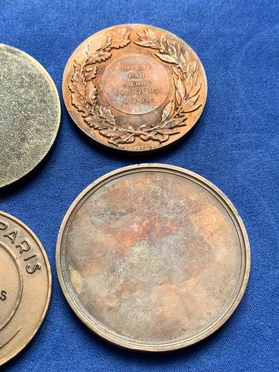 《竞宝斋》第430场 周日，周一，周二 3场连拍 （全场包邮） 四枚一组 法国纪念章 各种材质 总重约250.5克 49-59mm 细节见图