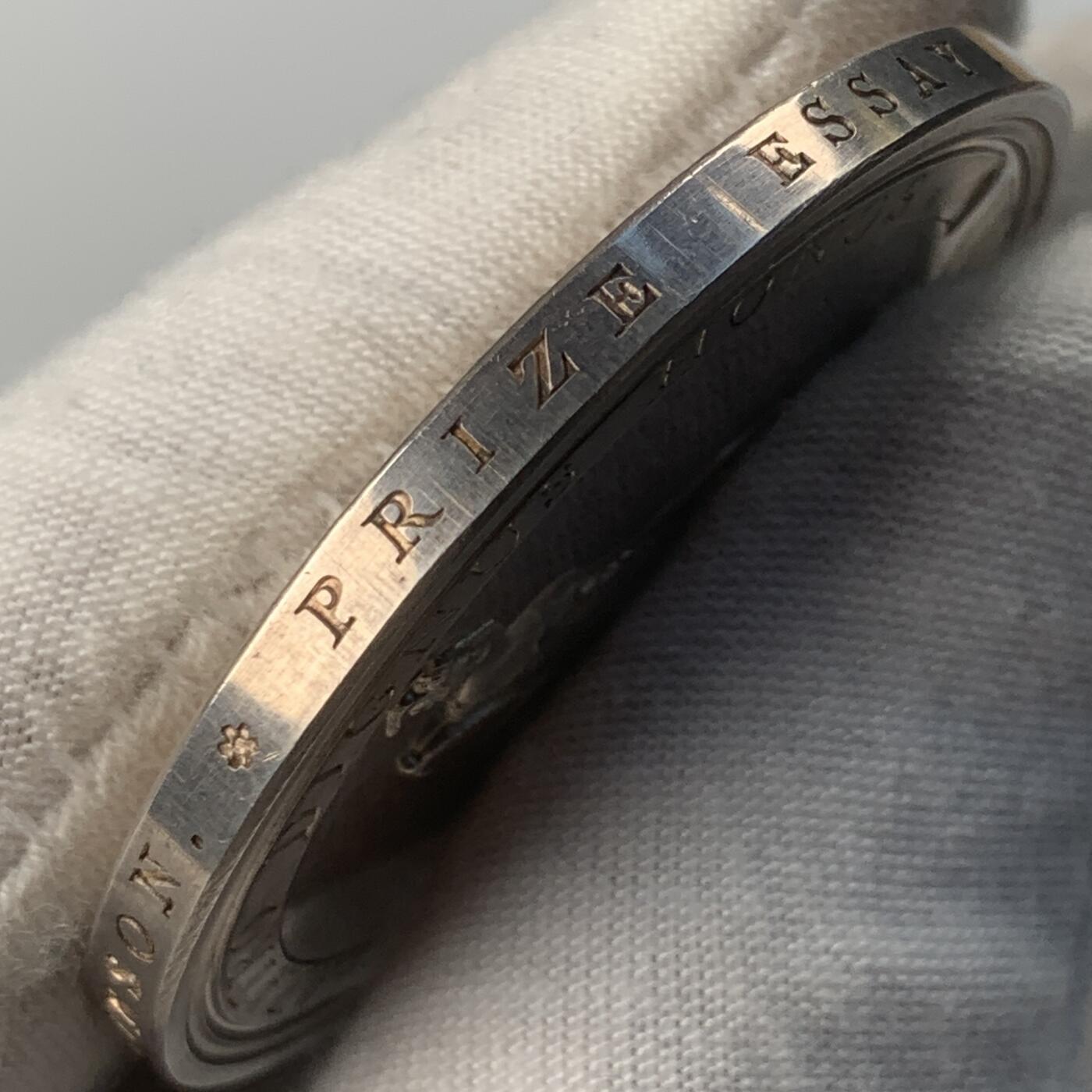 掌中浮雕-藏着的欧洲第038场 1801年英国农业委员会银奖章 ，48mm, 62g。C.H.kuchler雕刻。边缘刻获奖人：Mr Josh.Atkinson, 极罕！