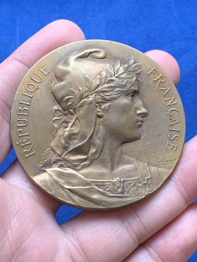 《竞宝斋》第430场 周日，周一，周二 3场连拍 （全场包邮） 玛丽安娜女神纪念铜章 74.8克 56.3mm 三角铜标