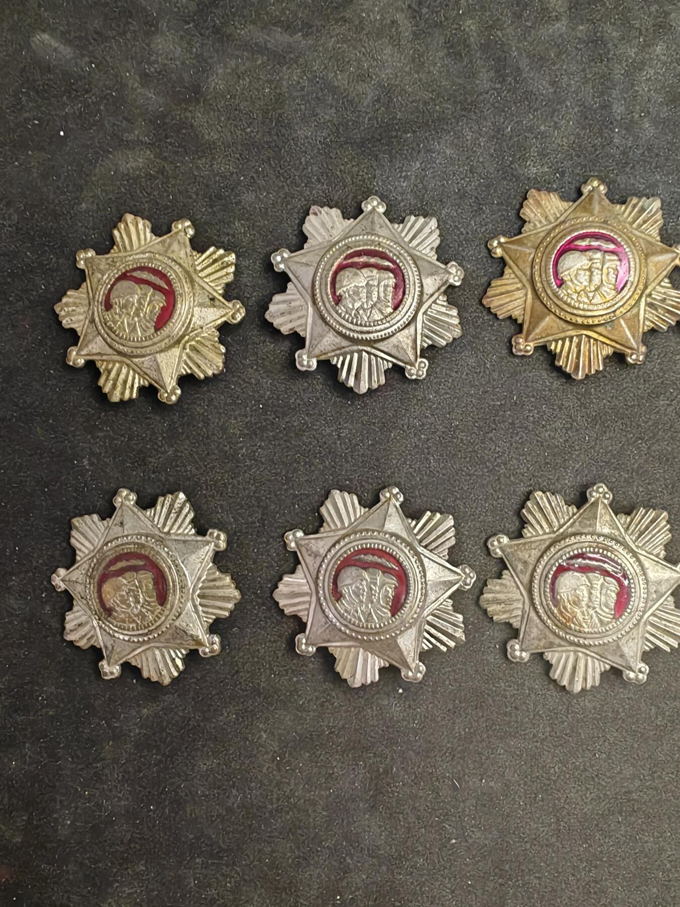 朝鲜三级服务章10枚