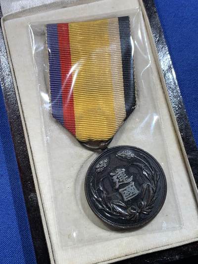 《竞宝斋》第430场 周日，周一，周二 3场连拍 （全场包邮） 大满洲国建国功劳章 总重约17.3克 带盒