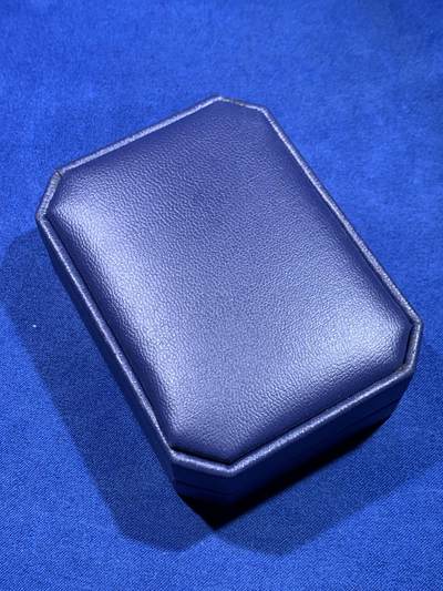 《竞宝斋》第430场 周日，周一，周二 3场连拍 （全场包邮） 澳大利亚1997年笑翠鸟金凤镶嵌银币，含纯银1盎司，镶嵌0.5克黄金，发行2万枚，金银价飞涨，值得入手