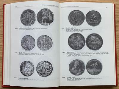 《竞宝斋》第430场 周日，周一，周二 3场连拍 （全场包邮） 达文波特德国泰勒1700-1800，已绝版，PCGS和NGC官方参考目录，目录本身就是收藏品，近900克重