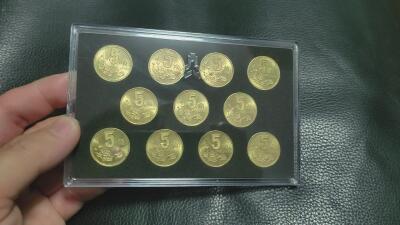 洪涛臻品批发群 精选邮票限时拍卖第1141期  91－01梅花五角套装，（起步价为单套价），《光品品相套币》《光线比较强，原汁原味无养护非常漂亮》，荷花五角马上退市，梅花五角更具收藏潜力，喜欢的老板注意囤货，薄利多销单套不包邮，五套以上包邮！            《  需要不止一套的老板也可以直接联系我  》