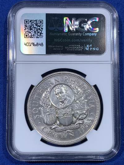 《竞宝斋》第430场 周日，周一，周二 3场连拍 （全场包邮） NGC MS64 罗德西亚1953年1克朗银币，Gem BU的品相，底板光滑如丝绸，历史给它披上一层淡淡的灰色包浆，更显韵味