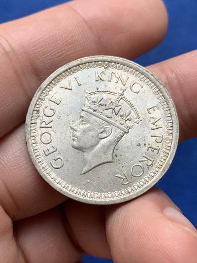 《竞宝斋》第430场 周日，周一，周二 3场连拍 （全场包邮） 印度1945年乔治六世1卢比银币，未使用品，国内好品也越来越少见的品种。