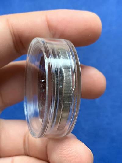 《竞宝斋》第430场 周日，周一，周二 3场连拍 （全场包邮） 2018年赤道几内亚黑水晶骷髅头玫瑰高浮雕银质纪念币 1盎司 999银 31.1克 铸造量1750枚 细节见图