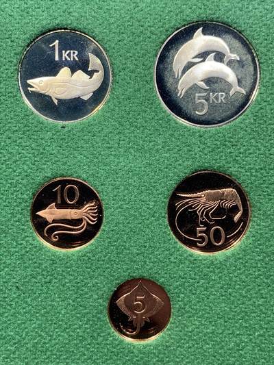 《竞宝斋》第430场 周日，周一，周二 3场连拍 （全场包邮） 冰岛1981年精制套币，海鲜套币少见品种，细节见图。