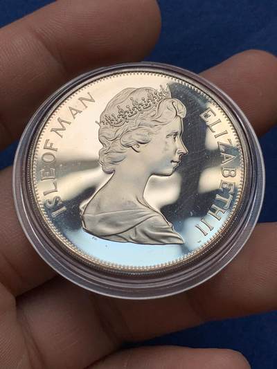 《竞宝斋》第430场 周日，周一，周二 3场连拍 （全场包邮） 马恩岛1977年伊丽莎白二世银禧1克朗纪念银币 925银 28.28克 原光未使用品