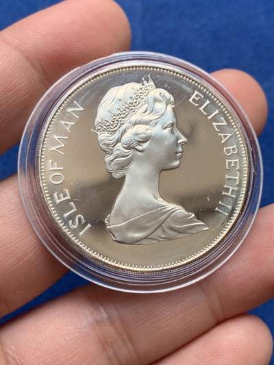 《竞宝斋》第430场 周日，周一，周二 3场连拍 （全场包邮） 马恩岛1977年伊丽莎白二世银禧1克朗纪念银币 925银 28.28克 原光未使用品