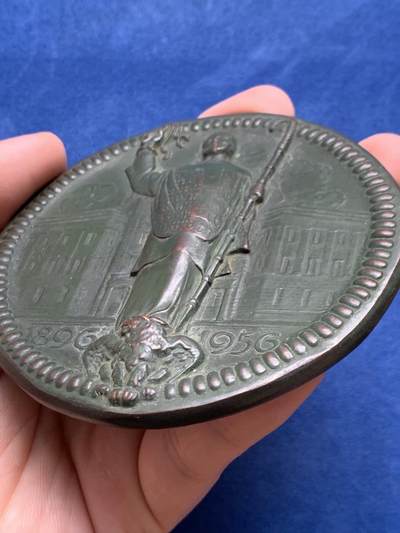 《竞宝斋》第430场 周日，周一，周二 3场连拍 （全场包邮） 1896-1956年米兰安布罗西亚诺银行成立60周年铜章 超高浮雕 极少见品种 307.9克 94.5mm