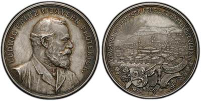 万国钱币拍卖第053期【万国秋季大拍下●周五周六两场连拍】 - PCGS MS62 1902年德国巴伐利亚利奥波德摄政王皇太子日后的路德维希三世作为巴伐利亚的守护者纪念诺伊施塔特和哈尔德射击节城市景观大银章 罕见光边版 43MM 32G 少见南德厚重射击节系列 醇厚天鹅绒五彩包浆 PCGS唯一冠军分