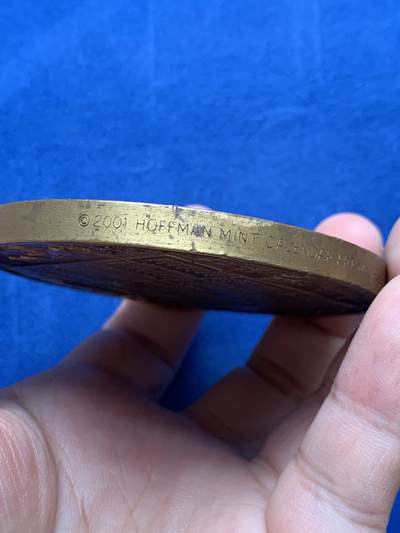 《竞宝斋》第430场 周日，周一，周二 3场连拍 （全场包邮） 2001年北美麋鹿主题日历铜章，由Hoffman造币厂出品，大规格高浮雕手感也好，232.8克，75.8mm。