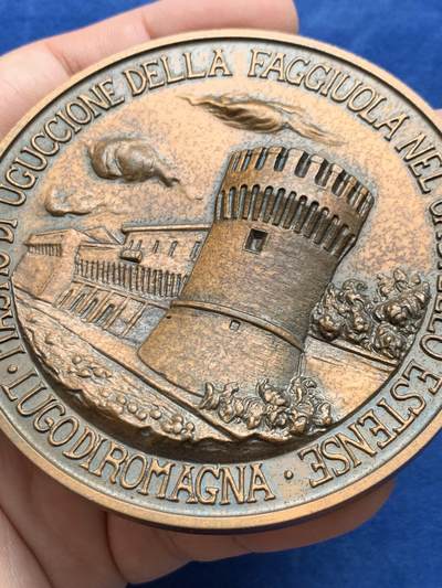 《竞宝斋》第430场 周日，周一，周二 3场连拍 （全场包邮） 法吉奥拉城堡主楼铜章 大规格高浮雕217.6克 79.5mm