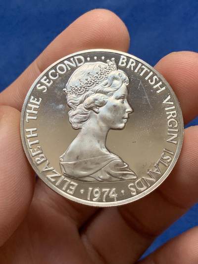 《竞宝斋》第430场 周日，周一，周二 3场连拍 （全场包邮） 英属维京群岛1974年军舰鸟1Dollar精铸大银币，38.6mm，24.8g。