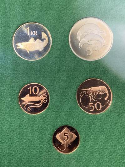 《竞宝斋》第430场 周日，周一，周二 3场连拍 （全场包邮） 冰岛1981年精制套币，海鲜套币少见品种，细节见图。