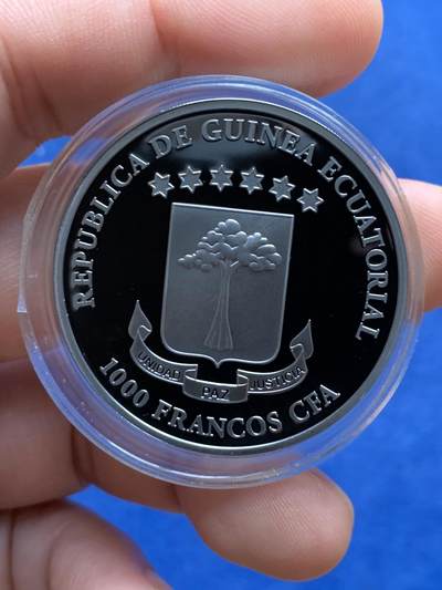 《竞宝斋》第430场 周日，周一，周二 3场连拍 （全场包邮） 2018年赤道几内亚黑水晶骷髅头玫瑰高浮雕银质纪念币 1盎司 999银 31.1克 铸造量1750枚 细节见图