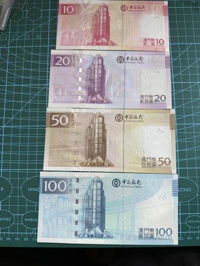 【炜奕收藏】，第四十八期，多套港澳日本纸币 澳门中国银行10-100元共4张，UNC品相，包含一张AA冠和一张倒置号