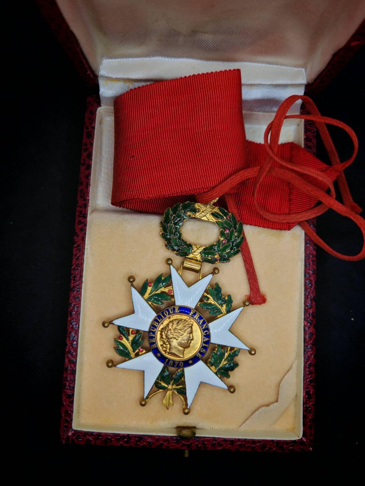 凯旋世界勋赏（第19期）（欢迎送拍）（对拍品有疑问请询问客服，不接受到手刀，出价默认拍品品相。请认真阅读拍卖规则！出价默认已认可！）（收到货请录制开箱视频，无视频概不处理问题。） 三共荣誉军团指挥官级，带盒
