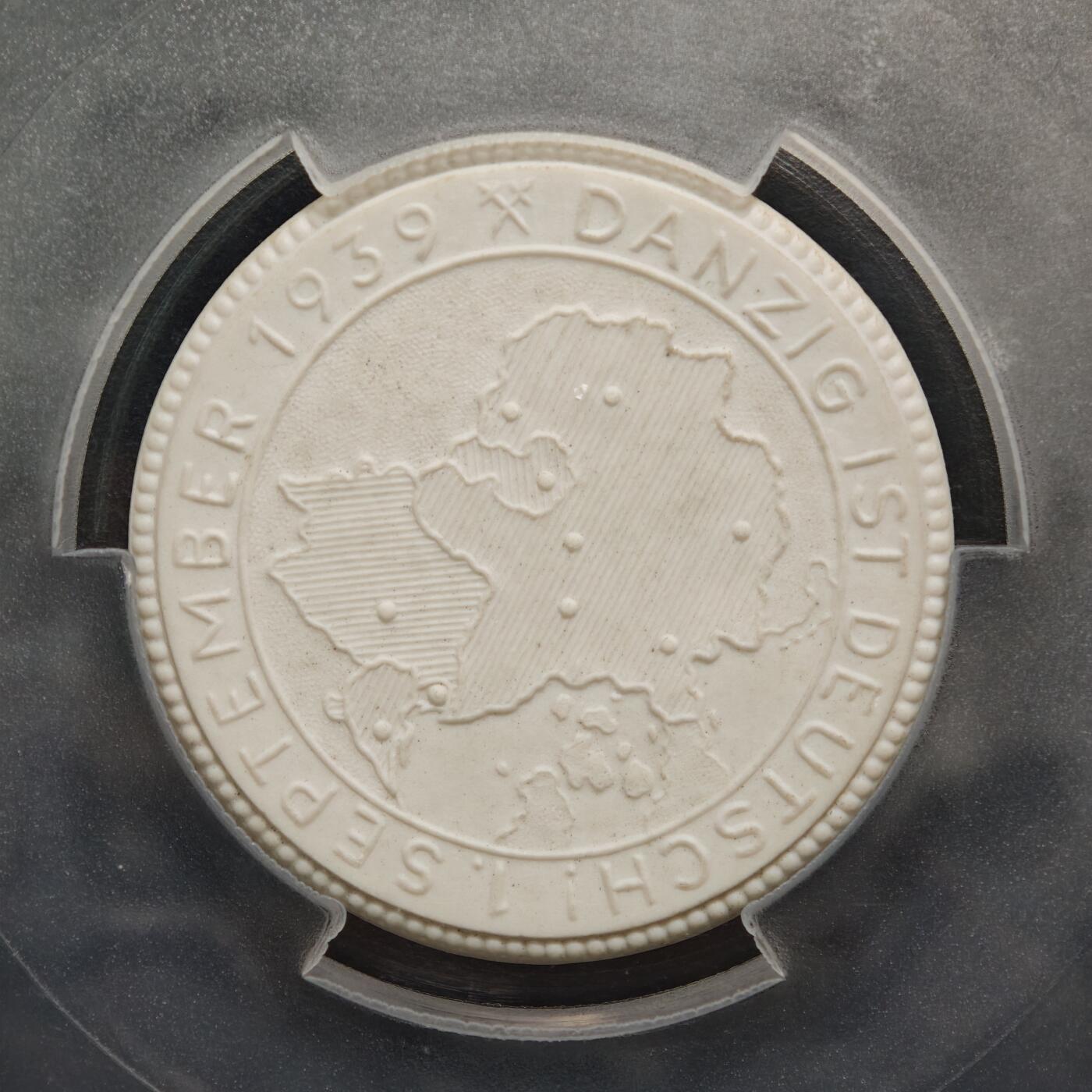 【德藏】世界币章拍卖第150期（拍品征集中~欢迎藏友联系） 1939年 德国第三帝国攻占波兰但泽纪念白色陶瓷章 PCGS MS65 少见品种（原图请查询PCGS官网或联系客服）