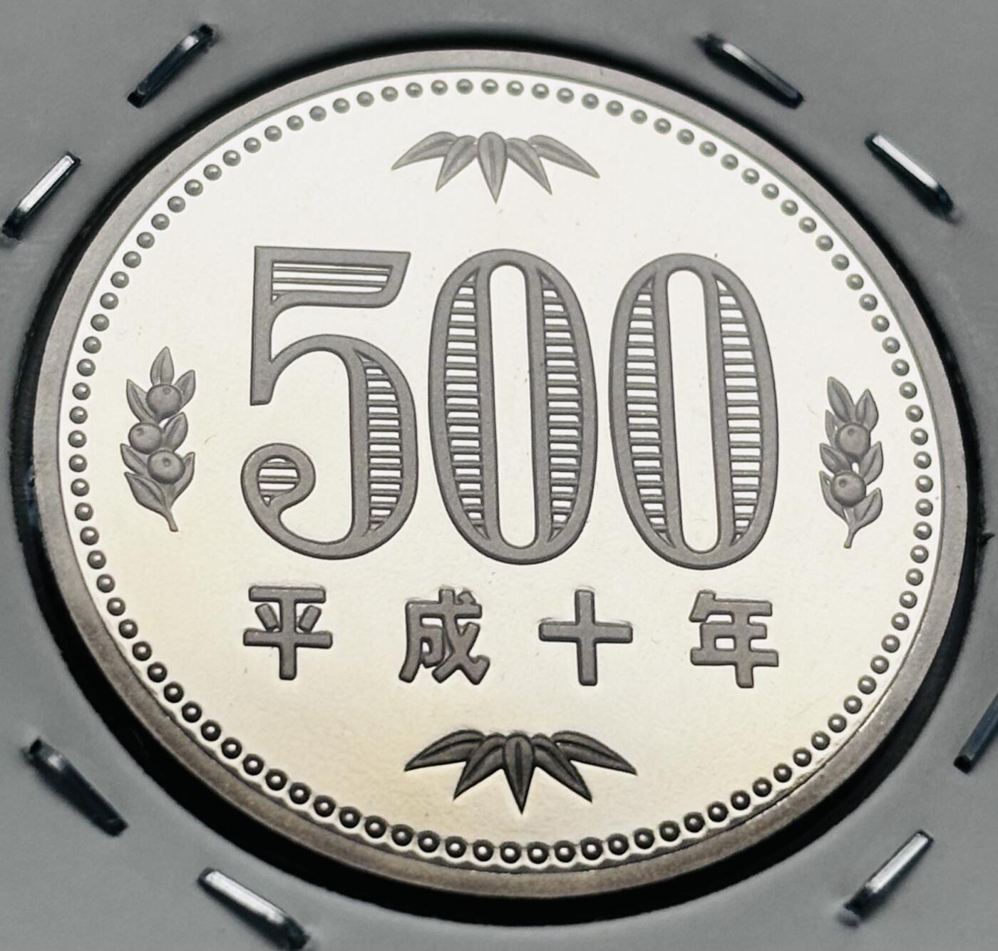 文馨钱币收藏第 277 场，熊猫金币，银币，老藏家日本明治时代到昭和时代全时期专场（特年非常多），长期接收代拍品 全新日本平成十年 500 元精制币，第二版，来自上海老藏家册拆
