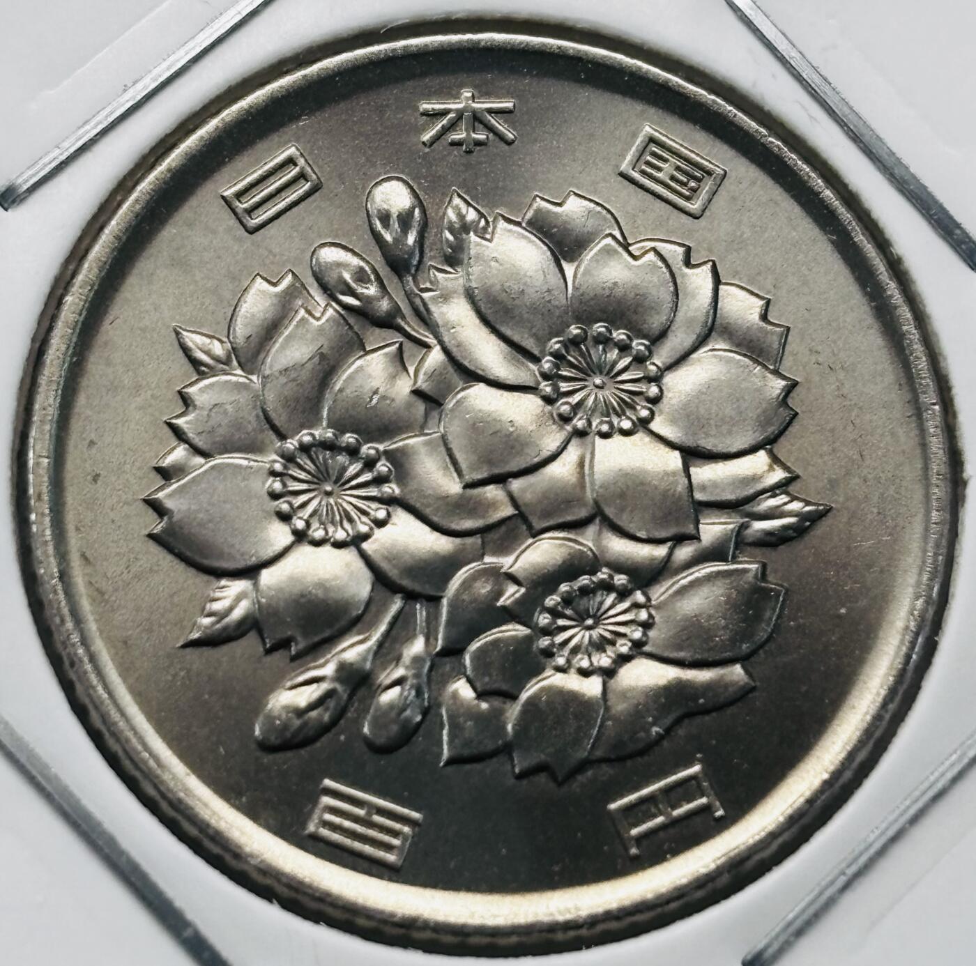 文馨钱币收藏第 277 场，熊猫金币，银币，老藏家日本明治时代到昭和时代全时期专场（特年非常多），长期接收代拍品 全新日本平成二十五年 一百元 第二版关，来自上海老藏家册拆