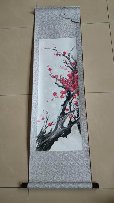 阳大大卡牌拍卖第77期（持续收拍品，周五晚上九点截拍，进群福利早知道） - 【原画】国画才女 嘉老师 梅花图 已装裱 1.4米*0.4米  印花纸装裱  寓意天道酬勤 事事顺心