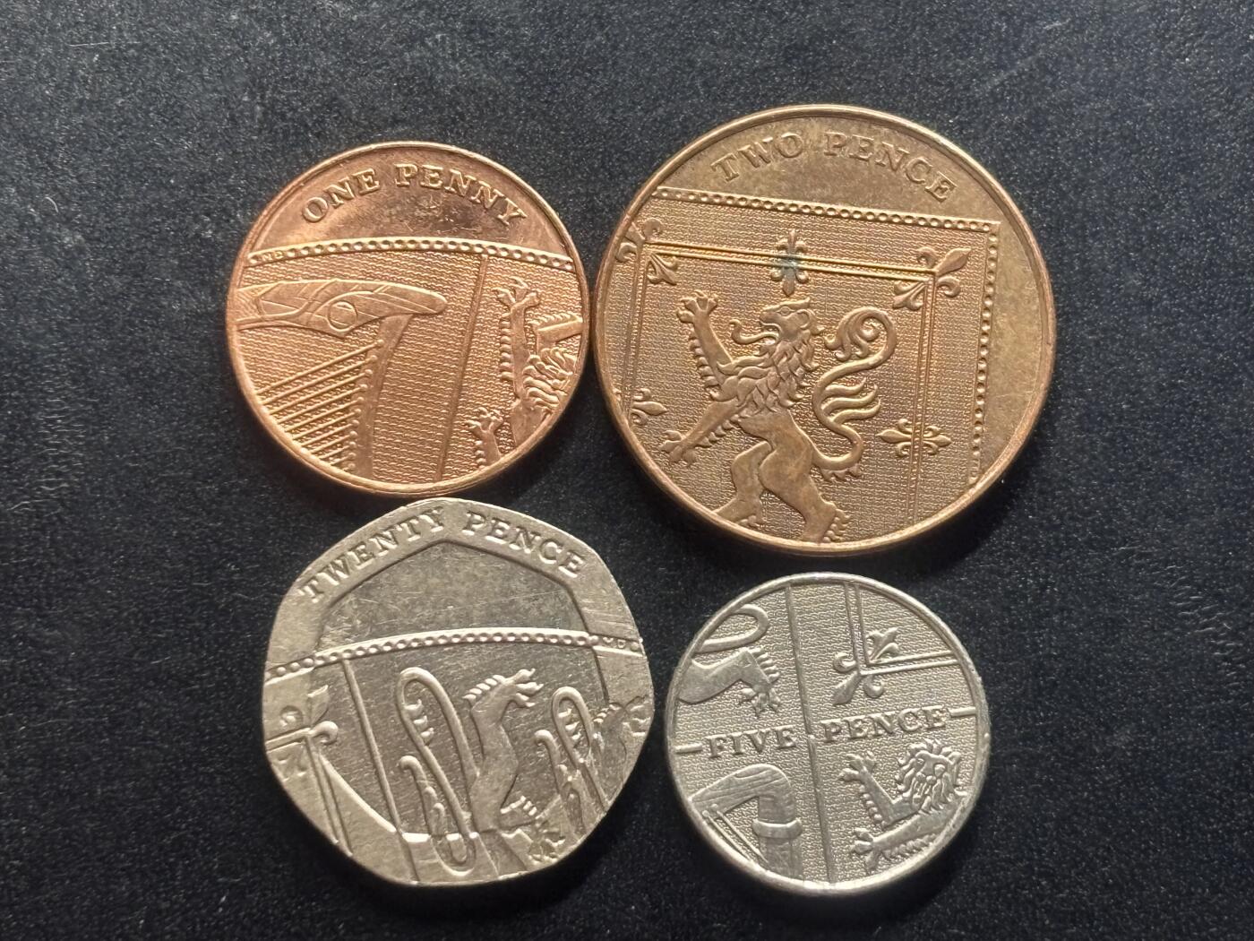 邮泉阁限时拍卖第三十二场 英国硬币专场（硬币在国外。请付邮费6元。） 英国伊丽莎白二世女王老年版4枚