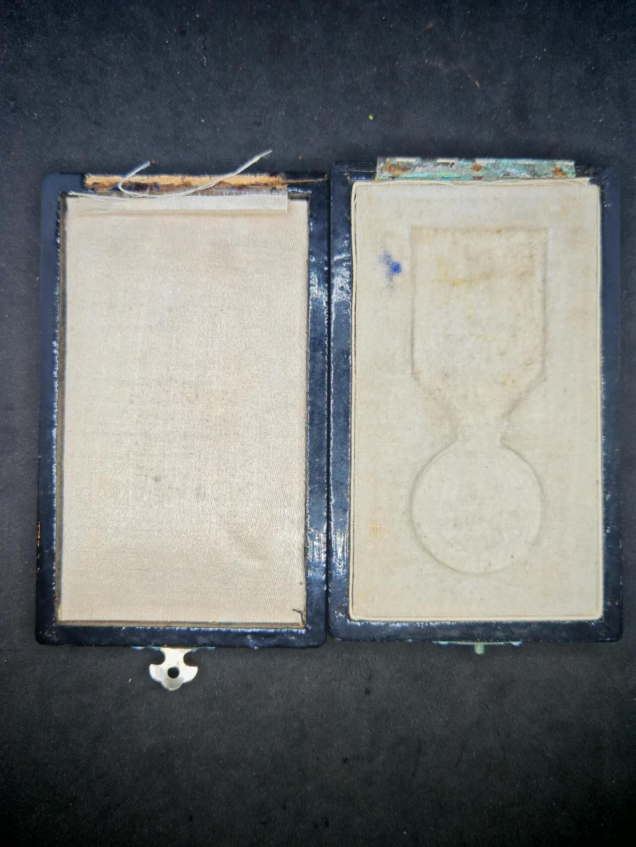 凯旋世界勋赏（第19期）（欢迎送拍）（对拍品有疑问请询问客服，不接受到手刀，出价默认拍品品相。请认真阅读拍卖规则！出价默认已认可！）（收到货请录制开箱视频，无视频概不处理问题。） 伪满建国空盒标本