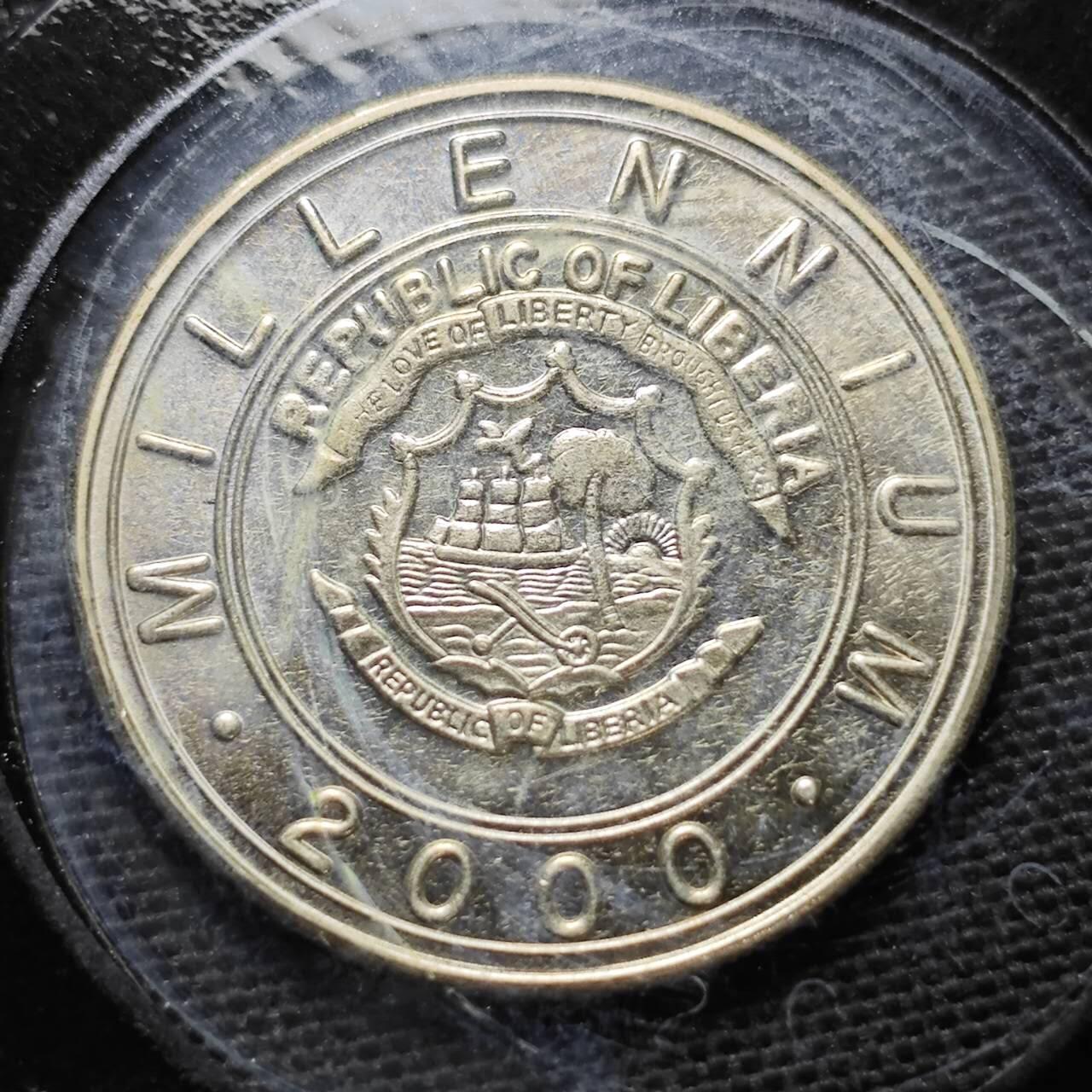 KK钱币收藏小铺  纪念币专场  2月预留时间 周末发货   2000利比里亚5元生肖 牛 纪念币