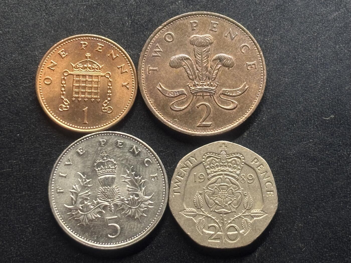 邮泉阁限时拍卖第三十二场 英国硬币专场（硬币在国外。请付邮费6元。） 英国伊丽莎白二世女王4枚中年版