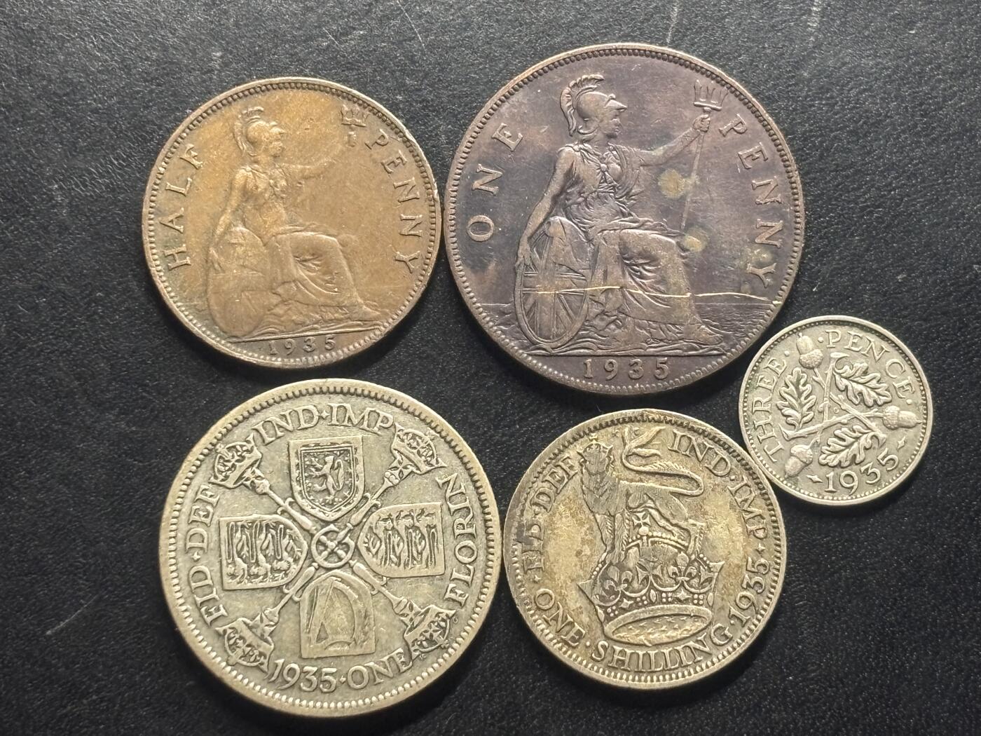 邮泉阁限时拍卖第三十二场 英国硬币专场（硬币在国外。请付邮费6元。） 英国乔治五世国王1935年3银2铜