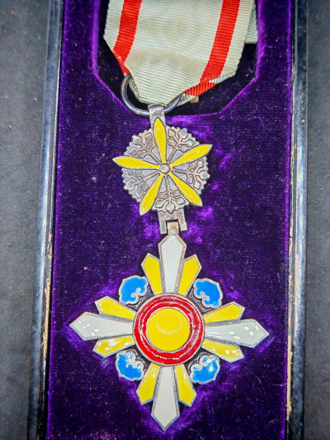 凯旋世界勋赏（第19期）（欢迎送拍）（对拍品有疑问请询问客服，不接受到手刀，出价默认拍品品相。请认真阅读拍卖规则！出价默认已认可！）（收到货请录制开箱视频，无视频概不处理问题。） 五等景云带盒