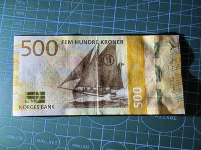 【炜奕收藏】，第四十八期，多套港澳日本纸币 挪威500克朗，AU品相，号码无47