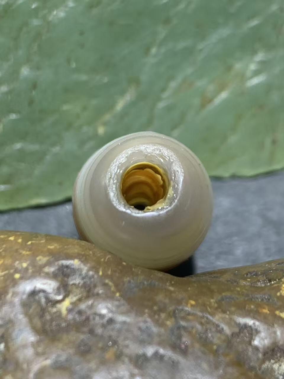 高玉化风化千层纹玛瑙随形通货桶珠一颗 ，