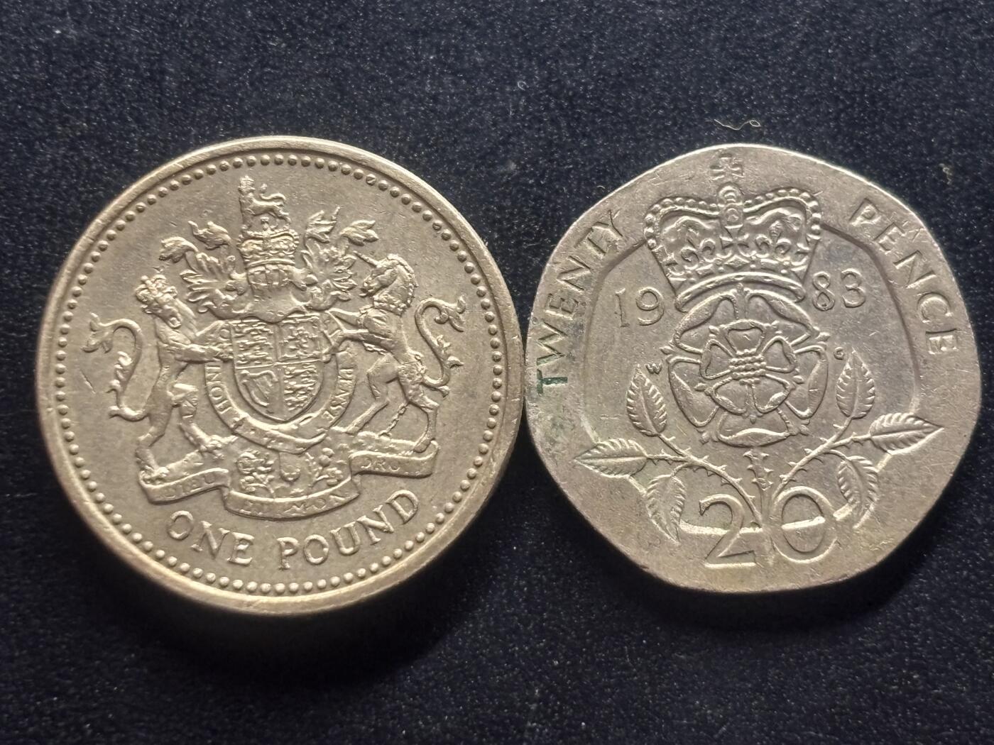 邮泉阁限时拍卖第三十二场 英国硬币专场（硬币在国外。请付邮费6元。） 英国伊丽莎白二世女王1983年2枚