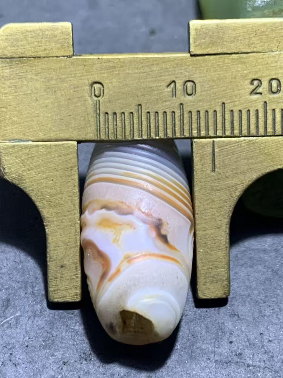 高玉化风化千层纹玛瑙随形通货桶珠一颗 ，