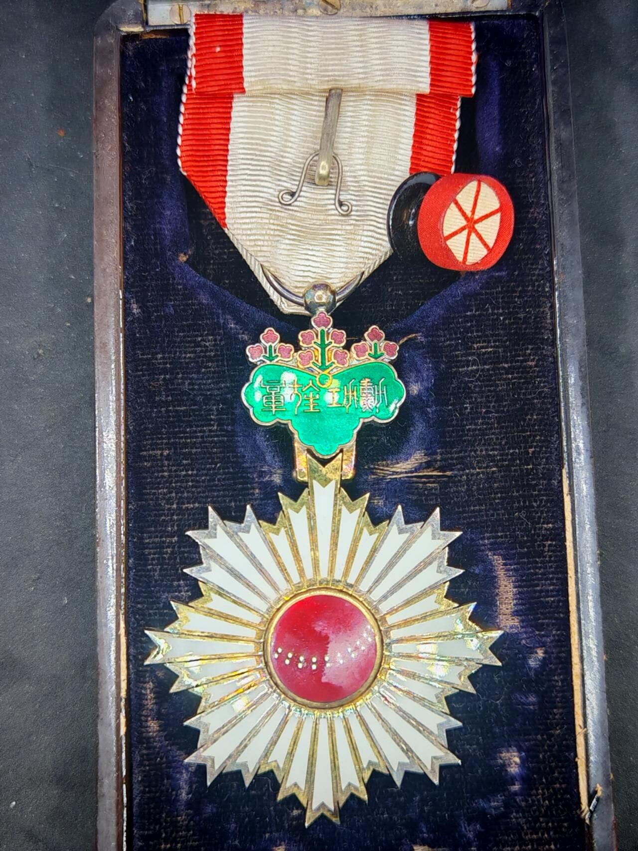 凯旋世界勋赏（第19期）（欢迎送拍）（对拍品有疑问请询问客服，不接受到手刀，出价默认拍品品相。请认真阅读拍卖规则！出价默认已认可！）（收到货请录制开箱视频，无视频概不处理问题。） 早期五旭带盒带略